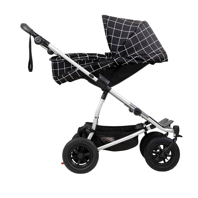 mountain buggy duet  double buggy avec deux carrycot plus en mode "parent facing" vue de côté montrée en couleur grid_grid
