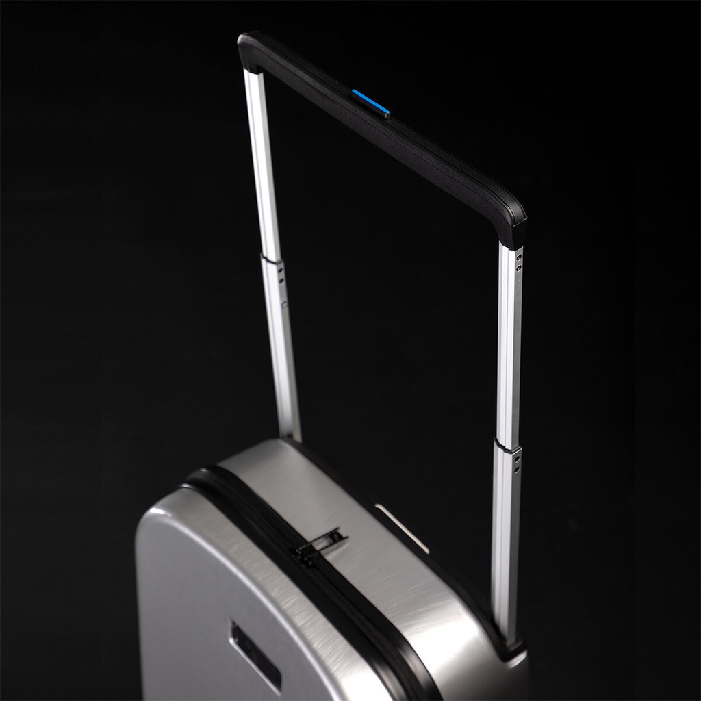 Mountain Buggy skyrider luxury close up of extended handle with quick release for ease of use_silver